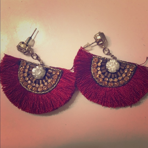Jewelry - Red gold accent fan earrings